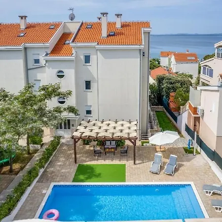 Mirela Appartement *