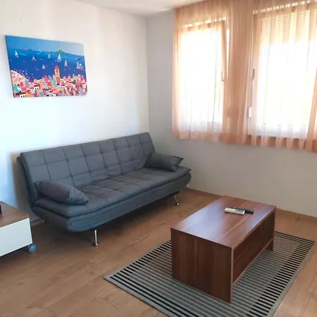 Mirela Apartman