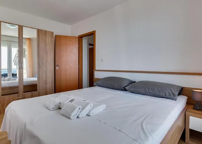 Mirela Петрчане