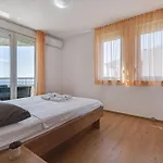Mirela Apartment *