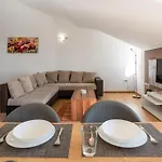 Apartment Mirela Petrcane