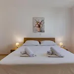 Apartment Mirela Petrcane
